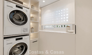 Apartamento en primera línea de playa reformado con vistas directas al mar en venta en la New Golden Mile, Estepona Este 799582 