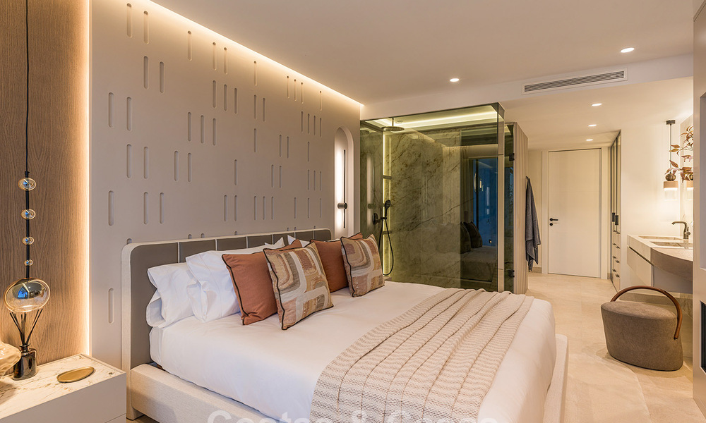 Apartamento en primera línea de playa reformado con vistas directas al mar en venta en la New Golden Mile, Estepona Este 799584