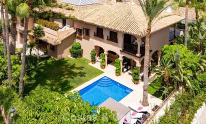 Villa andaluza atemporal en venta en una exclusiva comunidad cerrada en Los Monteros, Marbella 799675