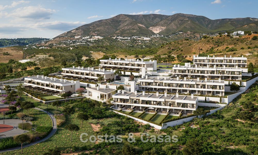 Viviendas de obra nueva con vistas al mar y a la montaña en venta en un complejo estilo resort en Fuengirola, Costa del Sol 799598