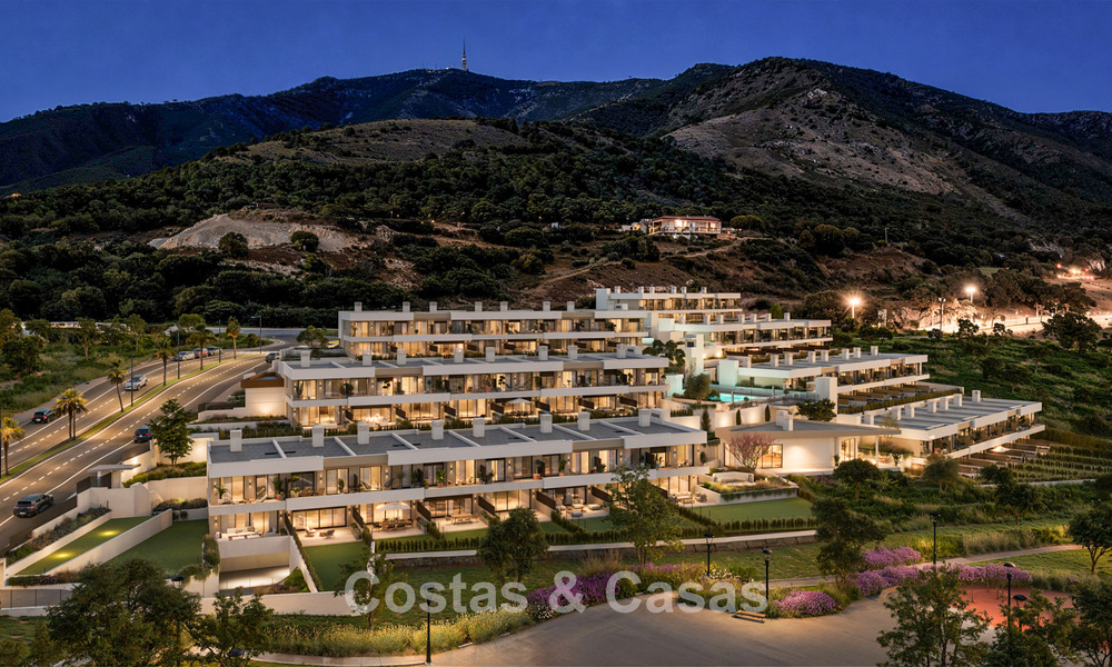 Viviendas de obra nueva con vistas al mar y a la montaña en venta en un complejo estilo resort en Fuengirola, Costa del Sol 799599