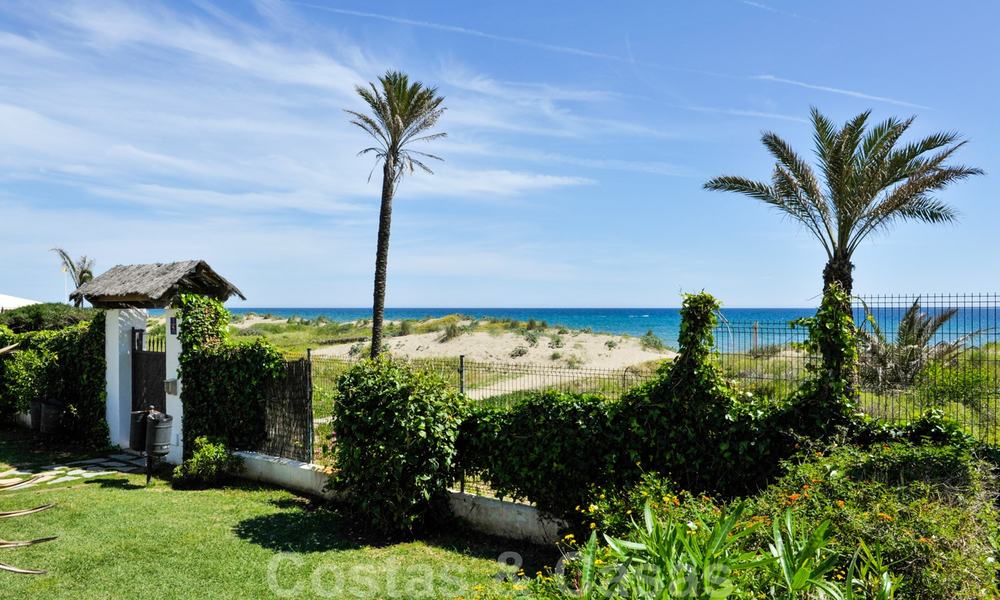 Apartamentos en primera línea de playa y de golf en venta en Los Monteros, Marbella 20451