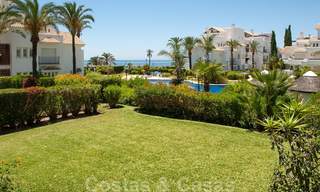 Apartamentos en primera línea de playa y de golf en venta en Los Monteros, Marbella 26169 