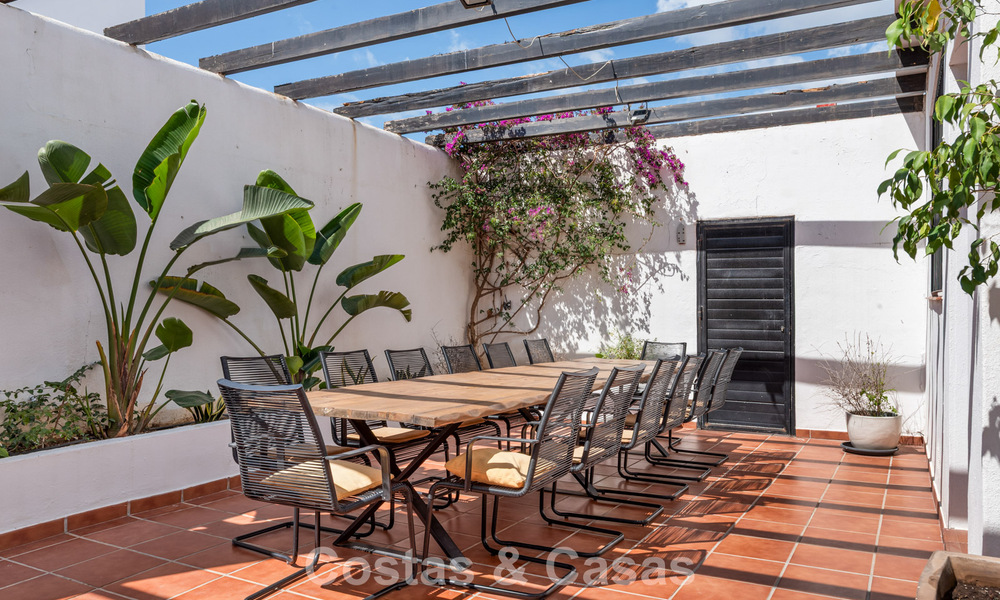 Villa en venta en Nueva Andalucía, Marbella, a poca distancia de la playa y cerca de Puerto Banús 799631