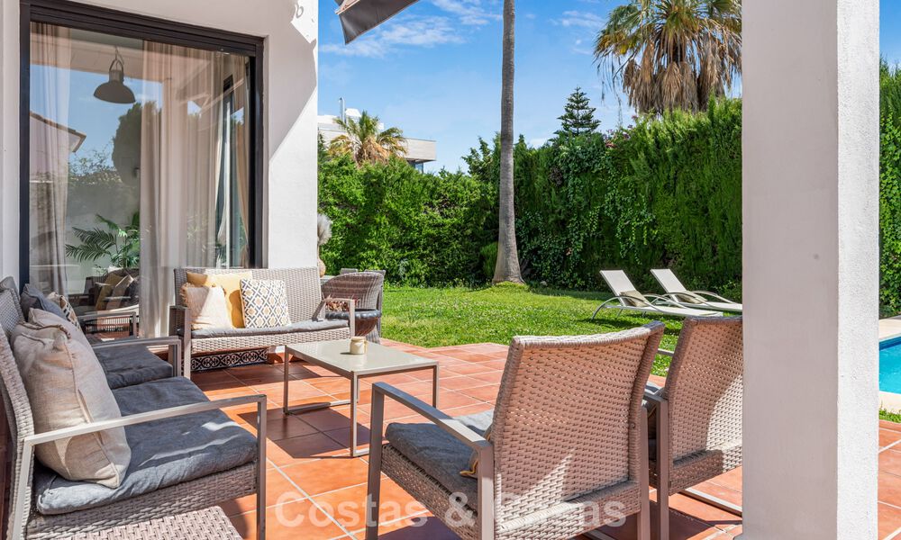 Villa en venta en Nueva Andalucía, Marbella, a poca distancia de la playa y cerca de Puerto Banús 799633
