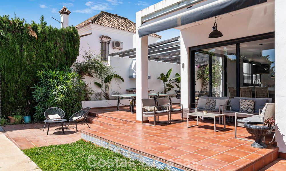 Villa en venta en Nueva Andalucía, Marbella, a poca distancia de la playa y cerca de Puerto Banús 799634