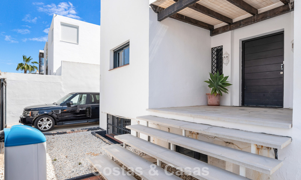 Villa en venta en Nueva Andalucía, Marbella, a poca distancia de la playa y cerca de Puerto Banús 799648