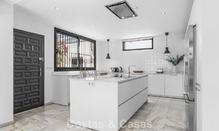 Villa en venta en Nueva Andalucía, Marbella, a poca distancia de la playa y cerca de Puerto Banús 799649 