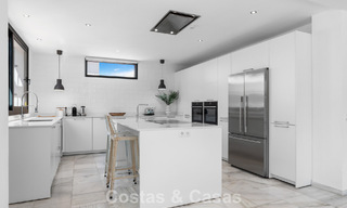 Villa en venta en Nueva Andalucía, Marbella, a poca distancia de la playa y cerca de Puerto Banús 799650 