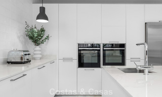 Villa en venta en Nueva Andalucía, Marbella, a poca distancia de la playa y cerca de Puerto Banús 799651 