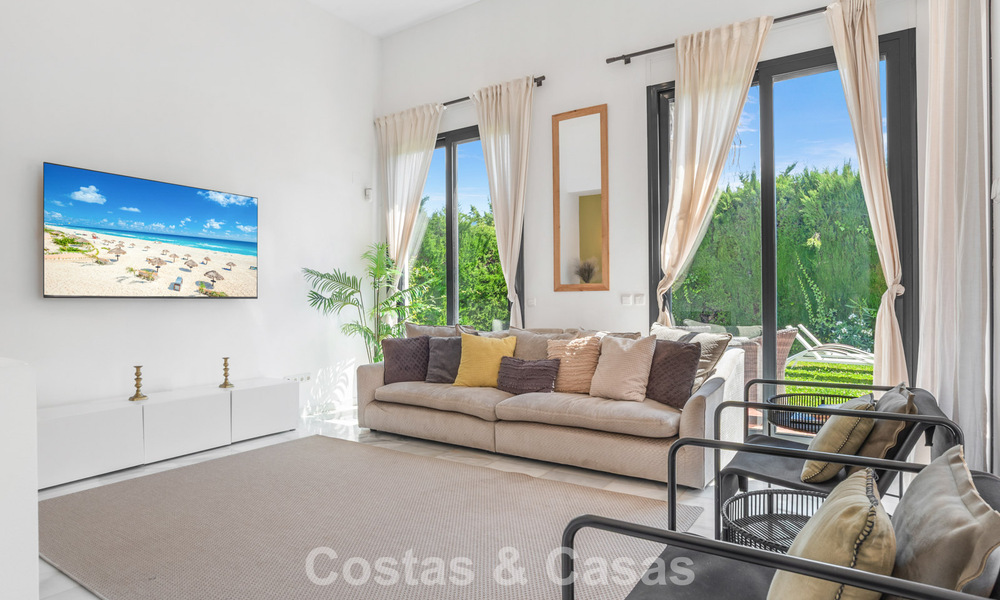 Villa en venta en Nueva Andalucía, Marbella, a poca distancia de la playa y cerca de Puerto Banús 799656