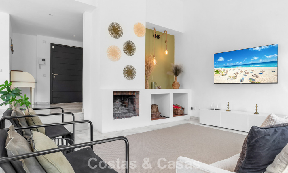 Villa en venta en Nueva Andalucía, Marbella, a poca distancia de la playa y cerca de Puerto Banús 799657
