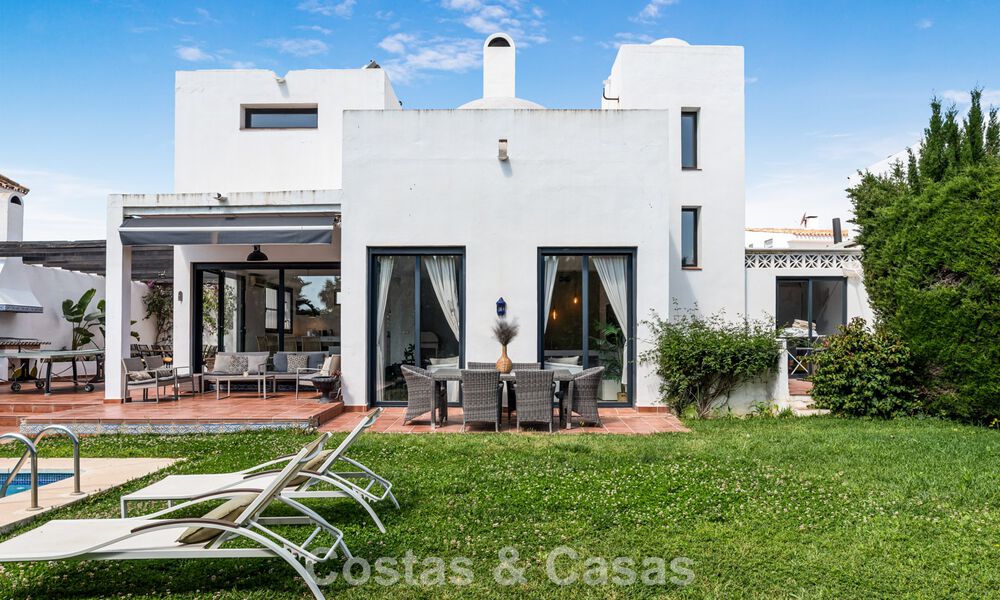 Villa en venta en Nueva Andalucía, Marbella, a poca distancia de la playa y cerca de Puerto Banús 799669