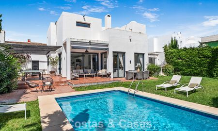 Villa en venta en Nueva Andalucía, Marbella, a poca distancia de la playa y cerca de Puerto Banús 799671