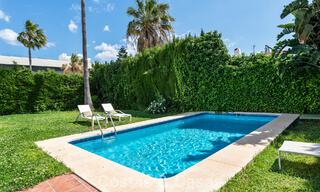 Villa en venta en Nueva Andalucía, Marbella, a poca distancia de la playa y cerca de Puerto Banús 799672 