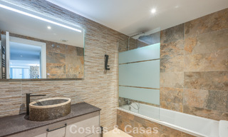 Apartamento reformado en primera línea de golf en venta cerca de los servicios en Guadalmina Alta y San Pedro, Marbella 799690 