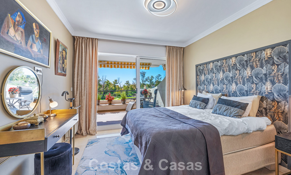 Apartamento reformado en primera línea de golf en venta cerca de los servicios en Guadalmina Alta y San Pedro, Marbella 799691