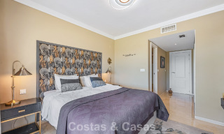 Apartamento reformado en primera línea de golf en venta cerca de los servicios en Guadalmina Alta y San Pedro, Marbella 799692 