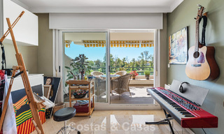 Apartamento reformado en primera línea de golf en venta cerca de los servicios en Guadalmina Alta y San Pedro, Marbella 799695 