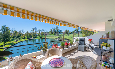 Apartamento reformado en primera línea de golf en venta cerca de los servicios en Guadalmina Alta y San Pedro, Marbella 799698