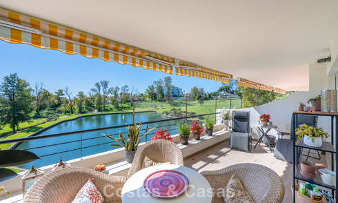 Apartamento reformado en primera línea de golf en venta cerca de los servicios en Guadalmina Alta y San Pedro, Marbella 799698