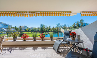 Apartamento reformado en primera línea de golf en venta cerca de los servicios en Guadalmina Alta y San Pedro, Marbella 799699 