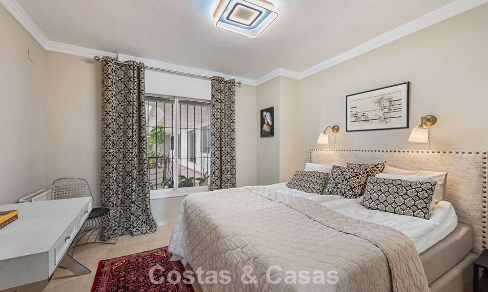 Apartamento reformado en primera línea de golf en venta cerca de los servicios en Guadalmina Alta y San Pedro, Marbella 799704