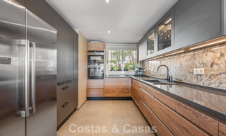 Apartamento reformado en primera línea de golf en venta cerca de los servicios en Guadalmina Alta y San Pedro, Marbella 799707 