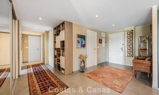 Apartamento reformado en primera línea de golf en venta cerca de los servicios en Guadalmina Alta y San Pedro, Marbella 799710 