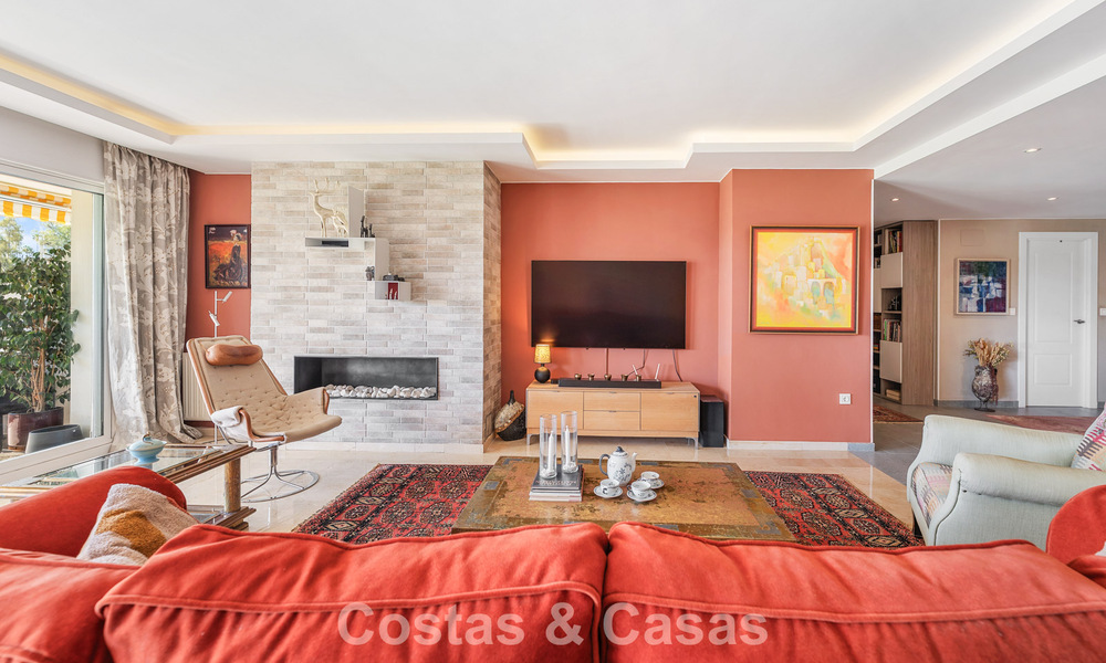 Apartamento reformado en primera línea de golf en venta cerca de los servicios en Guadalmina Alta y San Pedro, Marbella 799713