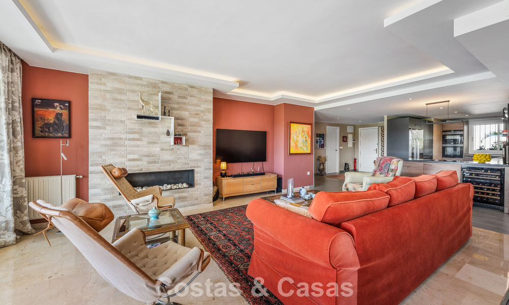 Apartamento reformado en primera línea de golf en venta cerca de los servicios en Guadalmina Alta y San Pedro, Marbella 799714