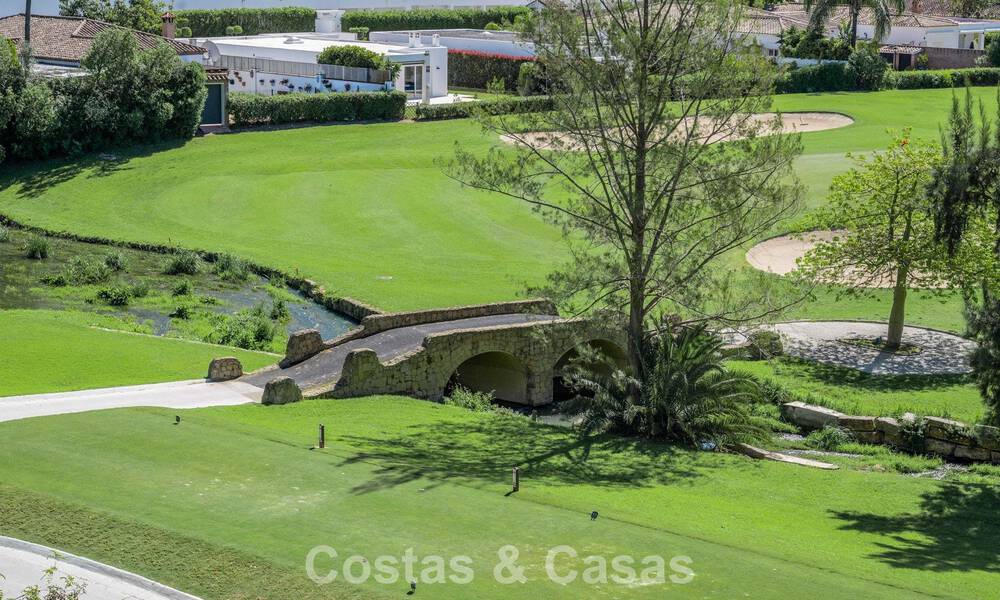 Apartamento reformado en primera línea de golf en venta cerca de los servicios en Guadalmina Alta y San Pedro, Marbella 799723