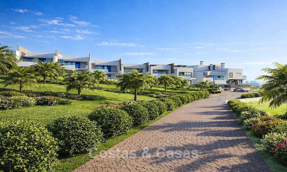 ¡Lanzamiento! Apartamentos y adosadas en primera línea de playa con vistas al mar en venta cerca de Sotogrande, Costa del Sol 799724