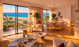 ¡Lanzamiento! Apartamentos y adosadas en primera línea de playa con vistas al mar en venta cerca de Sotogrande, Costa del Sol 799729 