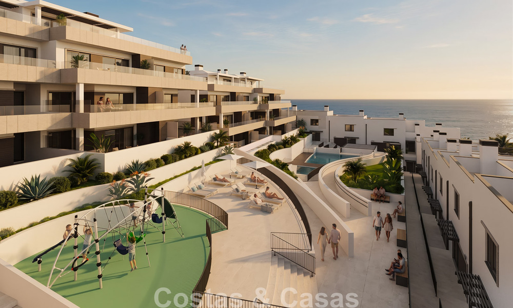 ¡Lanzamiento! Apartamentos y adosadas en primera línea de playa con vistas al mar en venta cerca de Sotogrande, Costa del Sol 799731