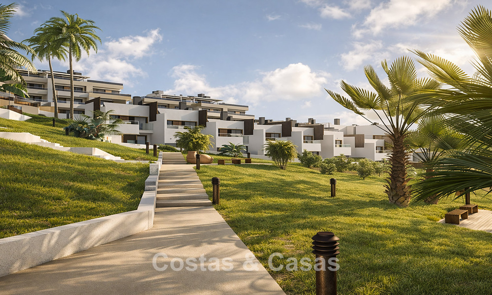 ¡Lanzamiento! Apartamentos y adosadas en primera línea de playa con vistas al mar en venta cerca de Sotogrande, Costa del Sol 799747