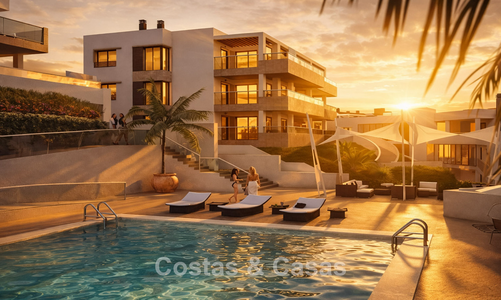 ¡Lanzamiento! Apartamentos y adosadas en primera línea de playa con vistas al mar en venta cerca de Sotogrande, Costa del Sol 799748