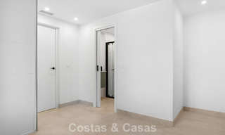 Elegante apartamento en planta baja con vistas al mar en Nueva Andalucía, a poca distancia de Puerto Banús, Marbella 799765 