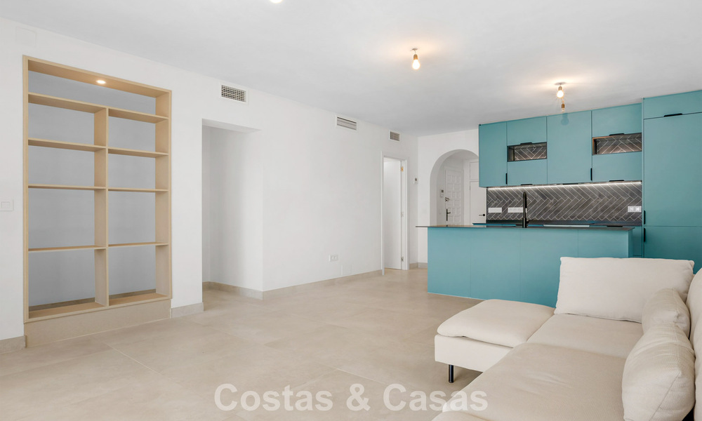 Elegante apartamento en planta baja con vistas al mar en Nueva Andalucía, a poca distancia de Puerto Banús, Marbella 799778