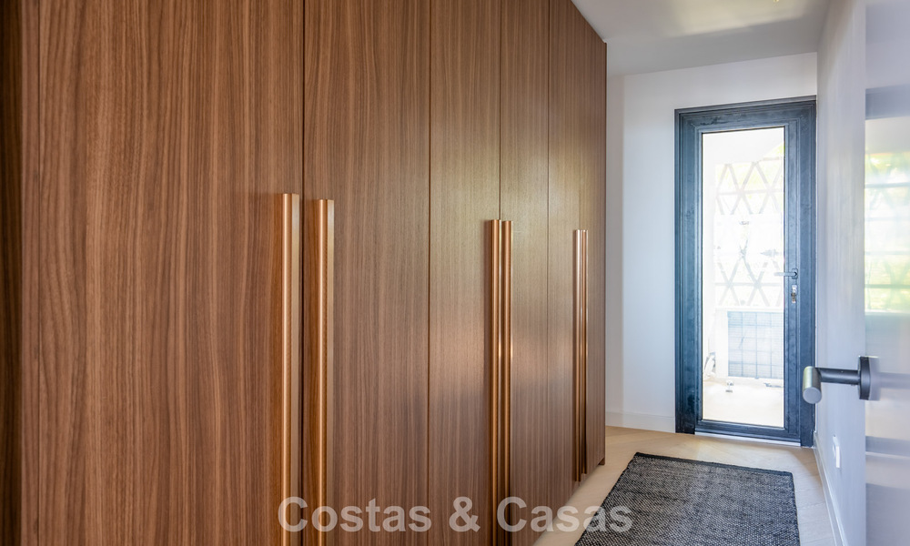 Apartamento modernizado con vistas al mar en venta a poca distancia de Puerto Banús y la playa en Nueva Andalucía, Marbella 799789