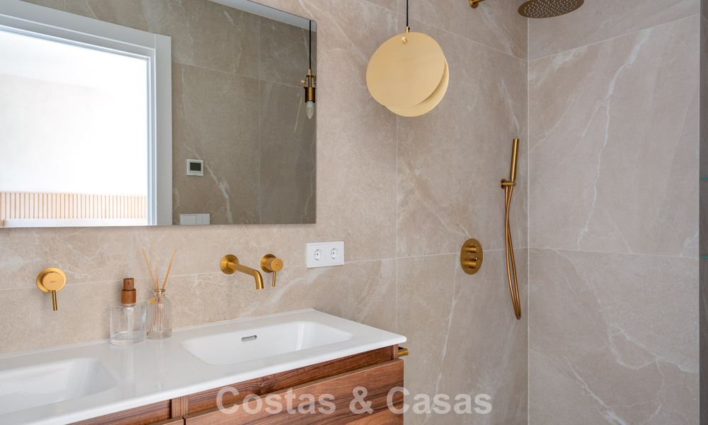 Apartamento modernizado con vistas al mar en venta a poca distancia de Puerto Banús y la playa en Nueva Andalucía, Marbella 799793