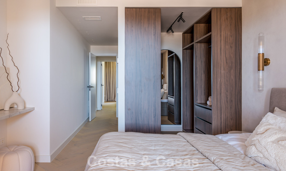 Apartamento modernizado con vistas al mar en venta a poca distancia de Puerto Banús y la playa en Nueva Andalucía, Marbella 799799