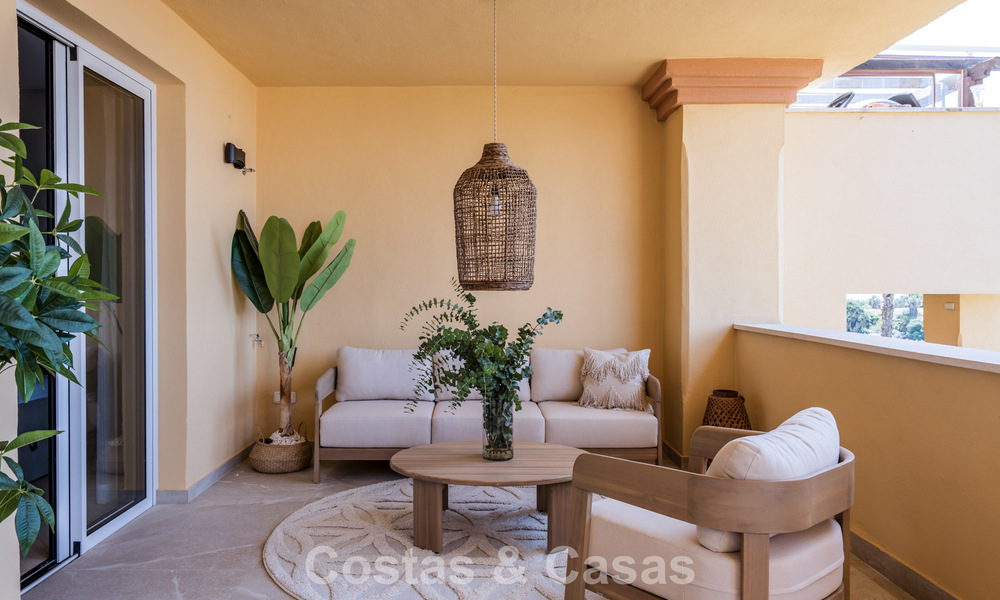 Apartamento modernizado con vistas al mar en venta a poca distancia de Puerto Banús y la playa en Nueva Andalucía, Marbella 799804