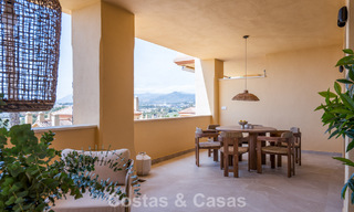 Apartamento modernizado con vistas al mar en venta a poca distancia de Puerto Banús y la playa en Nueva Andalucía, Marbella 799805 