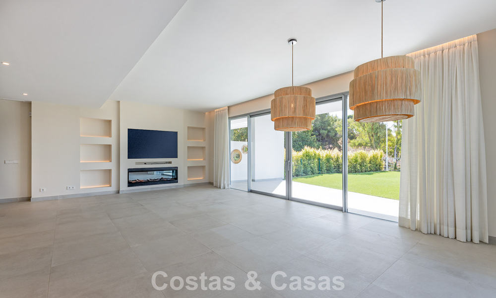 Casa pareada moderna en venta cerca de servicios en Guadalmina y del centro de San Pedro, Marbella 799885