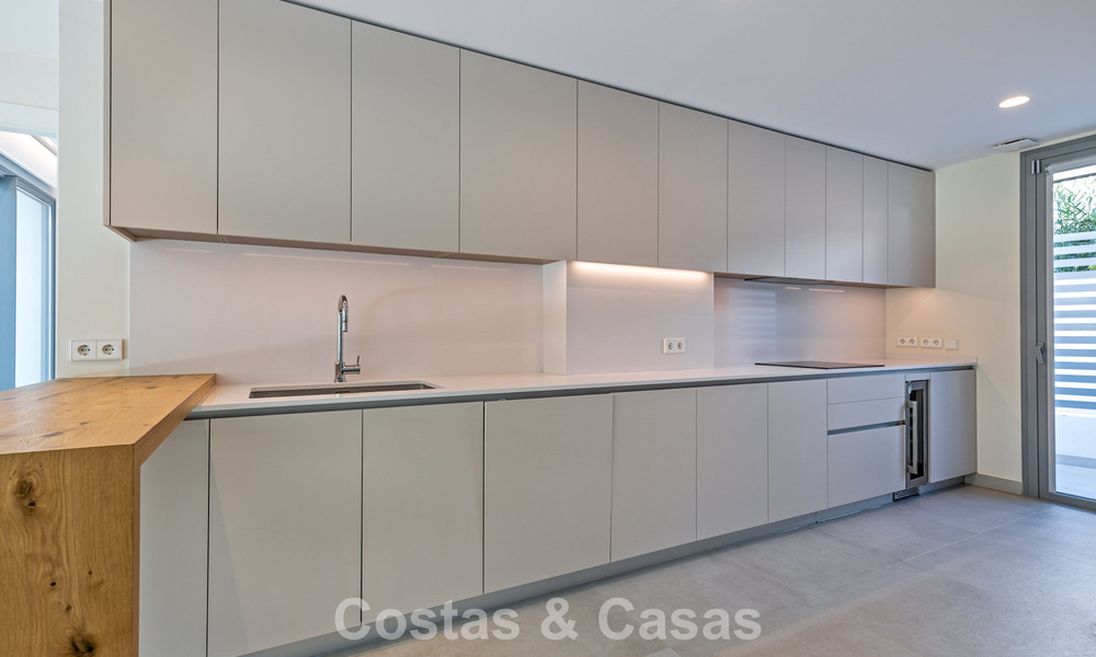 Casa pareada moderna en venta cerca de servicios en Guadalmina y del centro de San Pedro, Marbella 799886