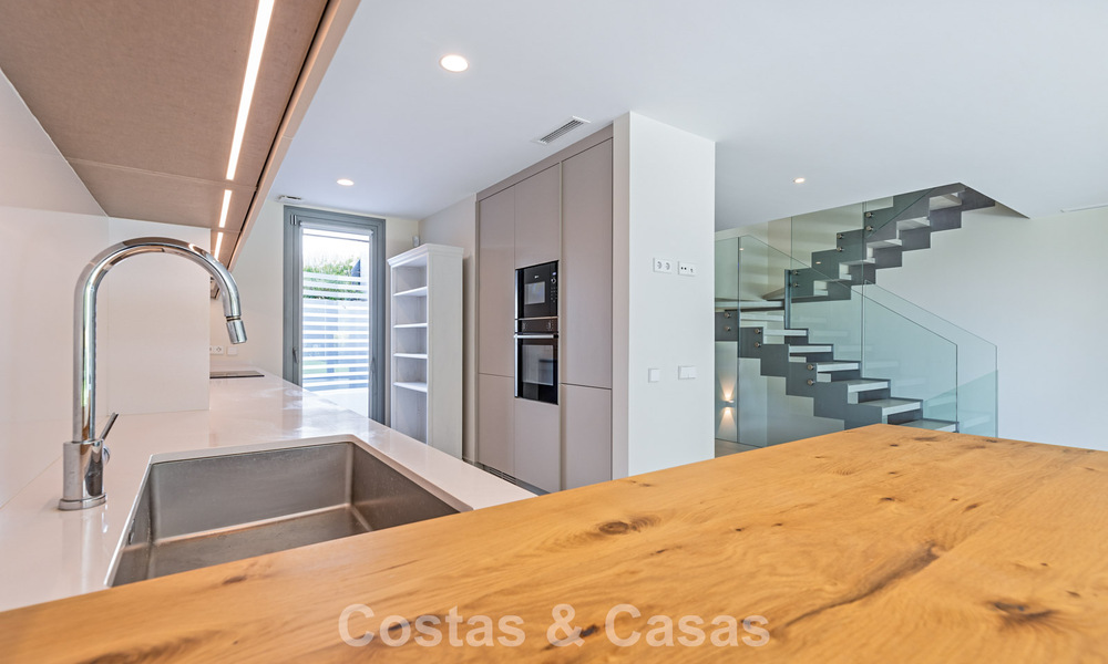Casa pareada moderna en venta cerca de servicios en Guadalmina y del centro de San Pedro, Marbella 799888