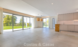 Casa pareada moderna en venta cerca de servicios en Guadalmina y del centro de San Pedro, Marbella 799892 