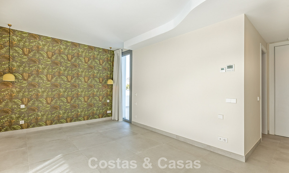 Casa pareada moderna en venta cerca de servicios en Guadalmina y del centro de San Pedro, Marbella 799895