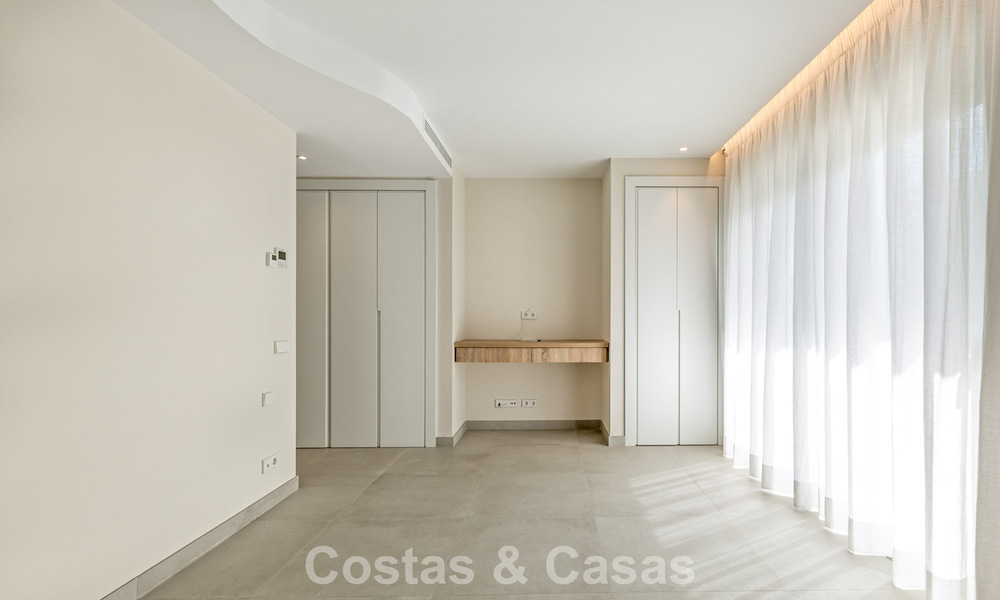 Casa pareada moderna en venta cerca de servicios en Guadalmina y del centro de San Pedro, Marbella 799896